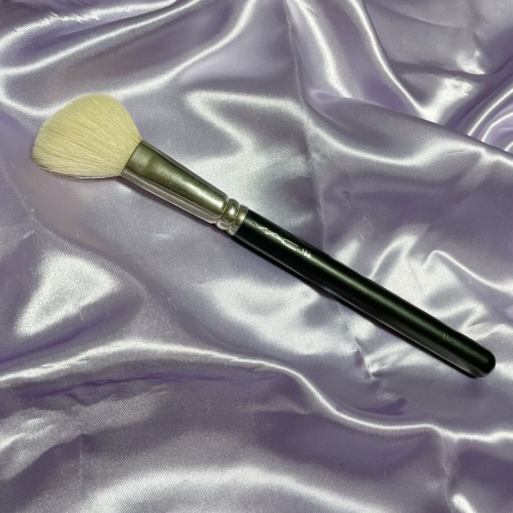 #168 ラージアングルコントアーブラシ/M・A・C/メイクブラシを使ったクチコミ（1枚目）