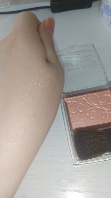 パールグロウニュアンサー/CEZANNE/パウダーハイライトを使ったクチコミ(2枚目)