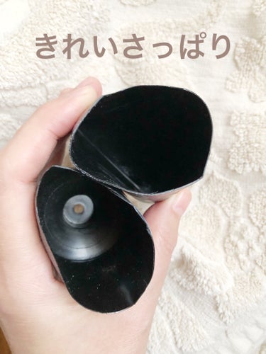 使い切りレビュー🌳🍃🌱

CLAYGE
ポアクレイウォッシュ　　　／1100円

使い切りました✨








正直な感想、私自身は次も購入したい、使い続けたいと思いました🌸
モコモコ泡と洗い上がりのさっぱり感は今まで使っていたモノには戻れないような感じです
(あくまでも個人の感想です)





汚れを吸着してくれる酵素や炭の力には感動しました🥹

最後の最後は、お湯を入れてシャカシャカ振って使ってしまいましたが、泡立ちもまあまあ良いし普通に洗えるしキレイに使えるし(チューブの中も洗える)無駄なく使えますよ☝️




最後の最後にはつぶつぶ感を特に肌の上で感じました🤗
ただ水･お湯に薄めているので吸着力は落ちるかもしれません









この商品は私自身の中でベストコスメ(洗顔料)と言えるかもしれません✨


今回も最後までお読みいただきありがとうございました🙇‍♀️


いつもいいねやフォローありがとございます☺️






#clayge #ポアクレイウォッシュ#使い切りレビュー#プチプラ洗顔#マイベストスキンケア の画像 その1