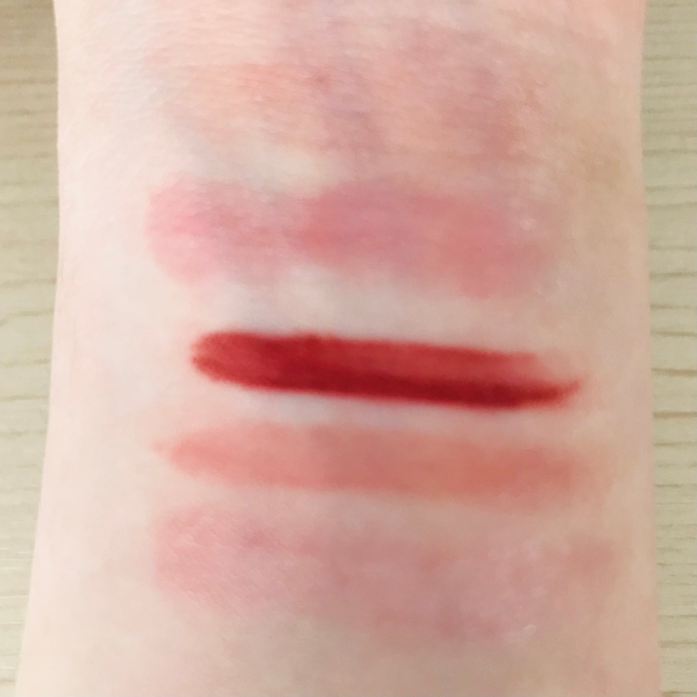 ジューシーラスティングティント/rom&nd/リップティントを使ったクチコミ(3枚目)