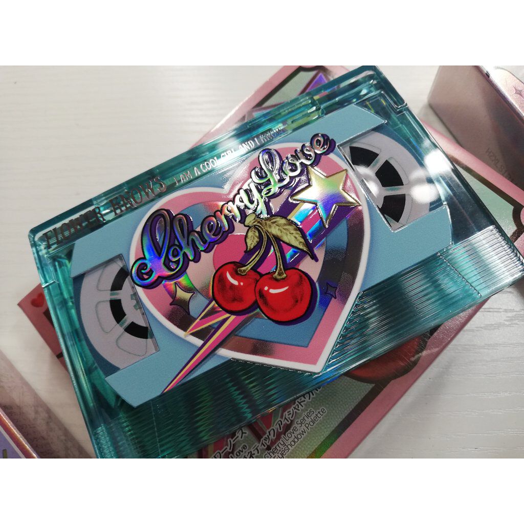 レトロマグネティック アイシャドウパレット/FlowerKnows/アイシャドウパレットを使ったクチコミ（1枚目）