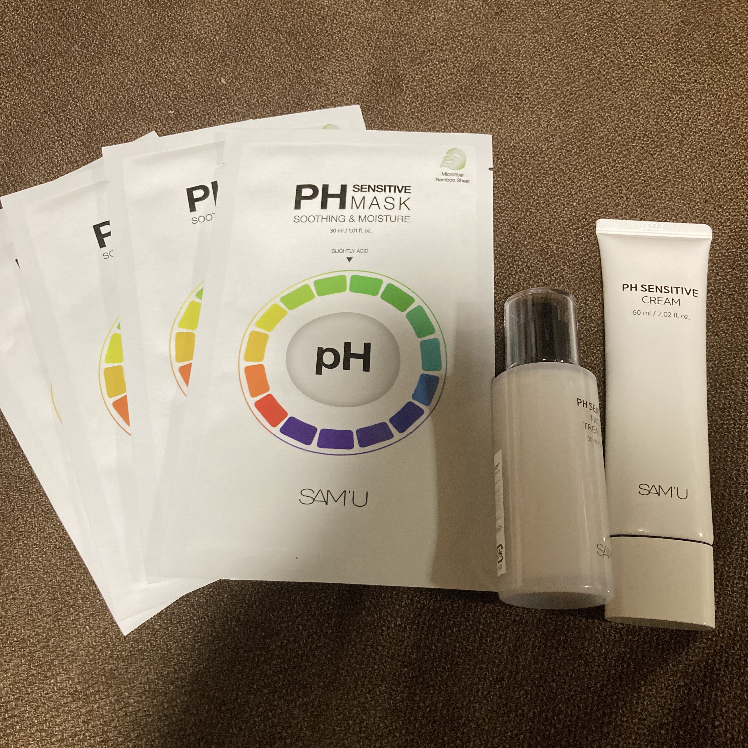 ◼️ PHセンシティブクリーム60ml

◼️PHセンシティブフェイシャルトリートメント

◼️PHセンシティブマスクスージング＆モイスト


夏にぴったりのさっぱりした使い心地です！



 #PR #サミュ #提供 #LIPSプレゼント