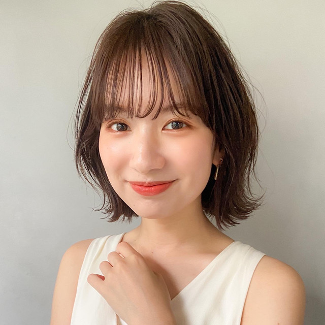 ミディアムヘアの女性