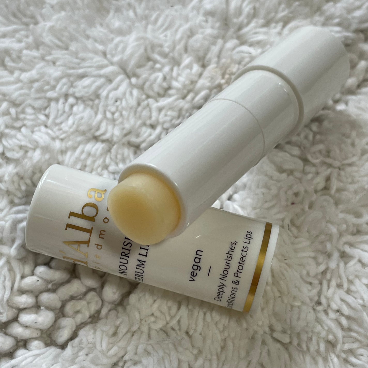 ホワイトトリュフナリシングセラムリップバーム/ダルバ/リップバームを使ったクチコミ(2枚目)