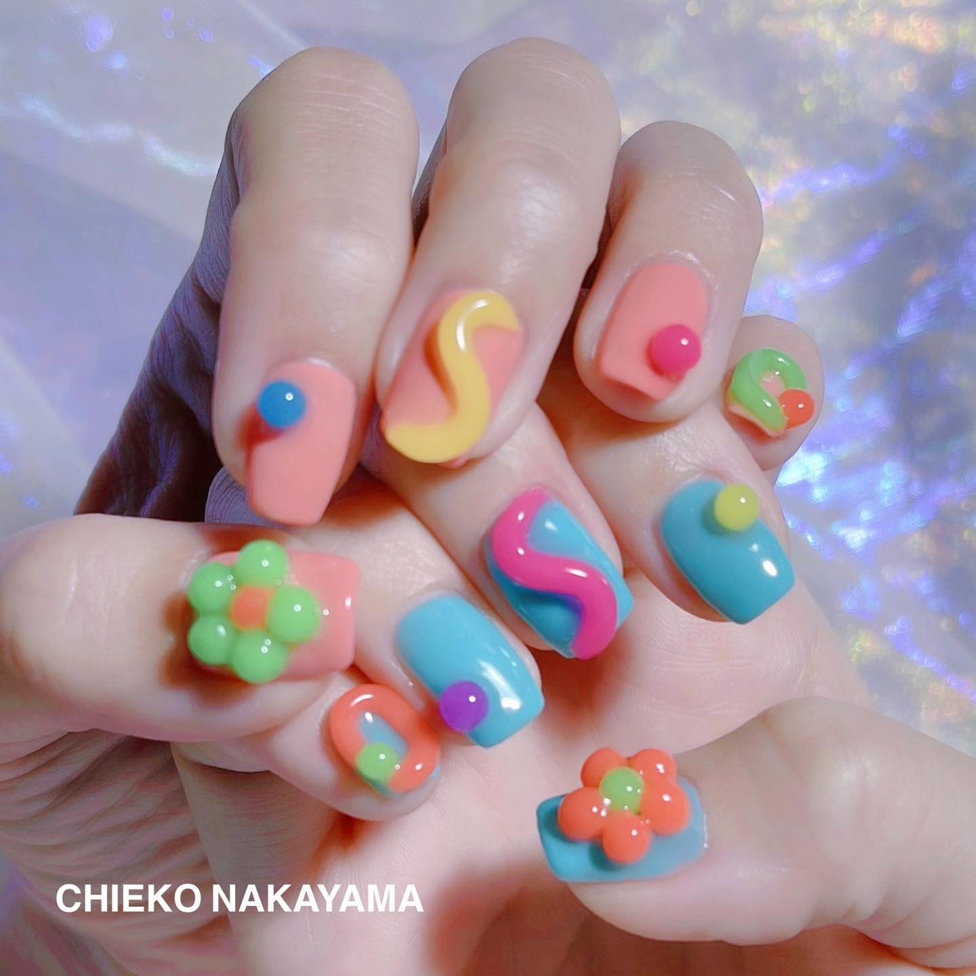 なかやまちえこ on LIPS 「#youtubeライブのアーカイブあります!⠀マイネイルを新し..」(1枚目)