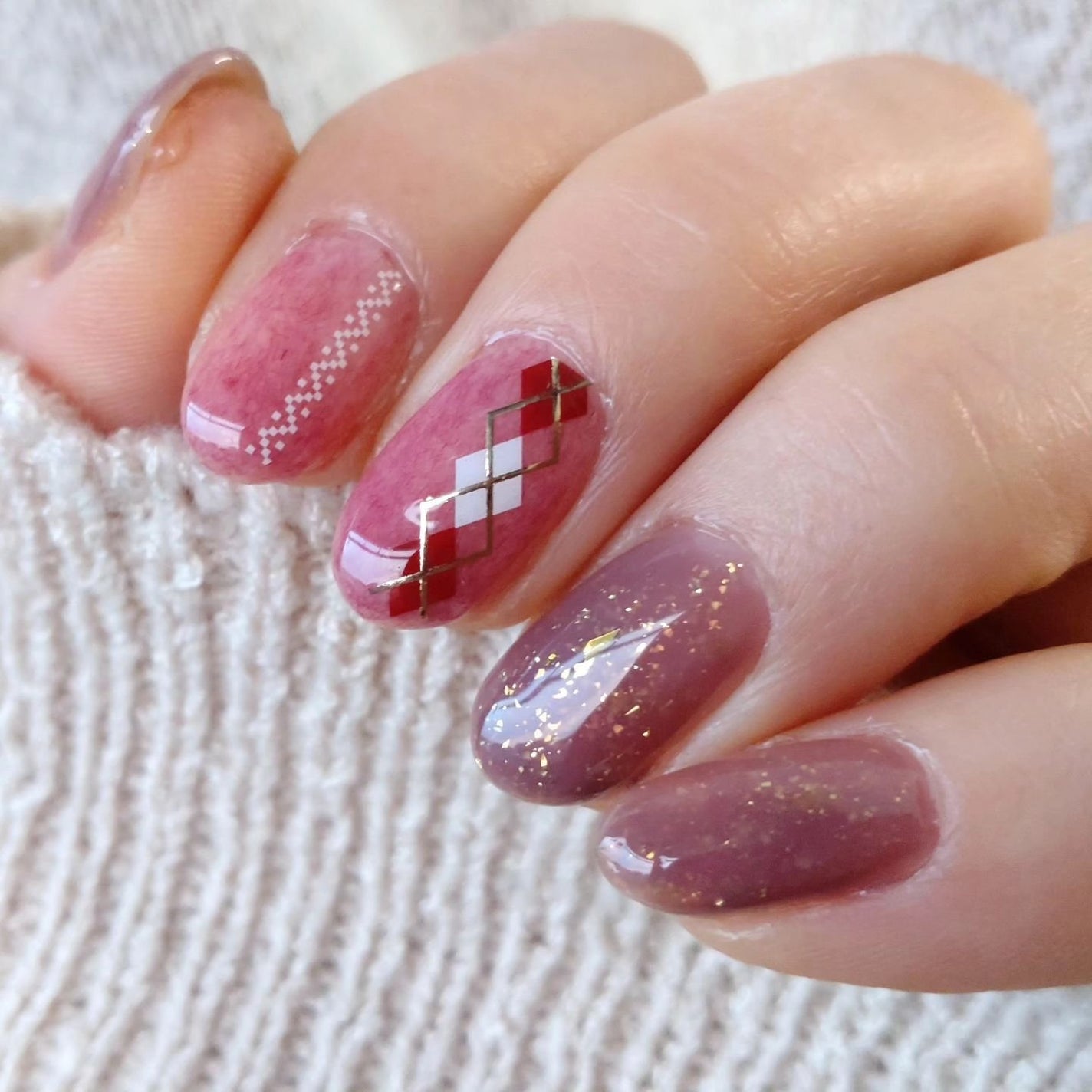 ミルクティ on LIPS 「✴✴#アーガイルネイル♦️✨✴この冬1番お気に入りだったネイル..」(3枚目)