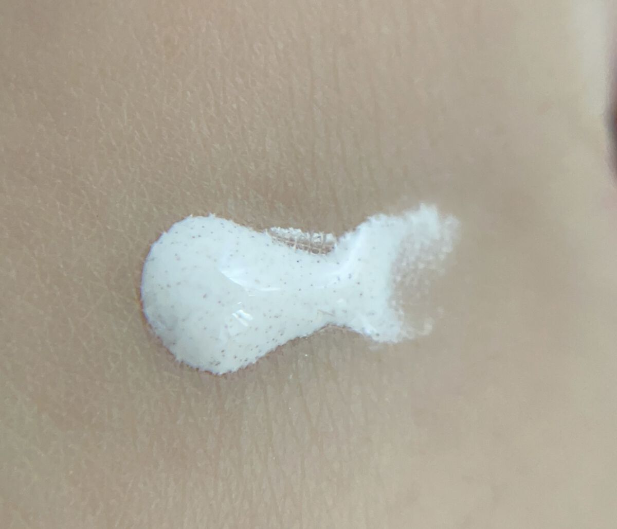 リシェ トーンアップ プライマー レッド トリック/Visée/化粧下地を使ったクチコミ（2枚目）