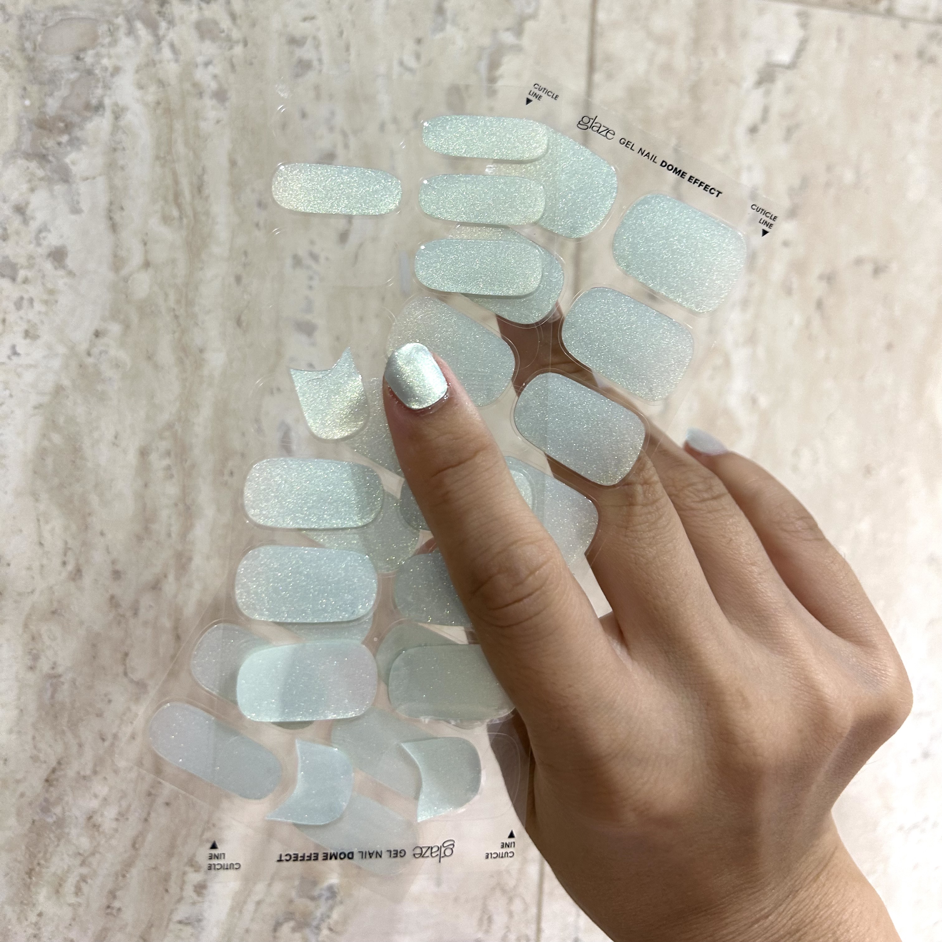 GLAZE グレーズ 半硬化タイプジェルネイルシール Mint Aurora/DASHINGDIVA MAGICPRESS/ネイルシールを使ったクチコミ（3枚目）