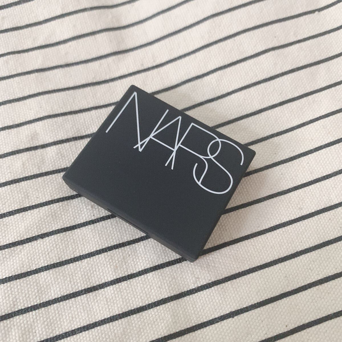 ハードワイヤードアイシャドー/NARS/単色アイシャドウを使ったクチコミ（2枚目）