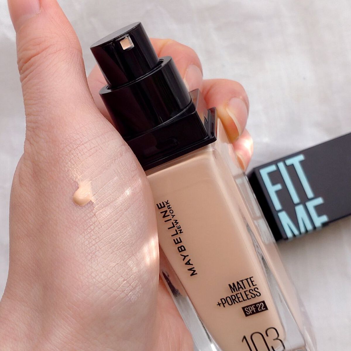 色展開13色🌟プチプラの薄膜フィットリキッド

メイベリンさんからキャンペーンでいただきましたこちら…
よく見かけるので気になってたフィットミーリキッド！

🌟メイベリン
#フィットミーリキッドファンデーションR
〈103 FAIR〉
