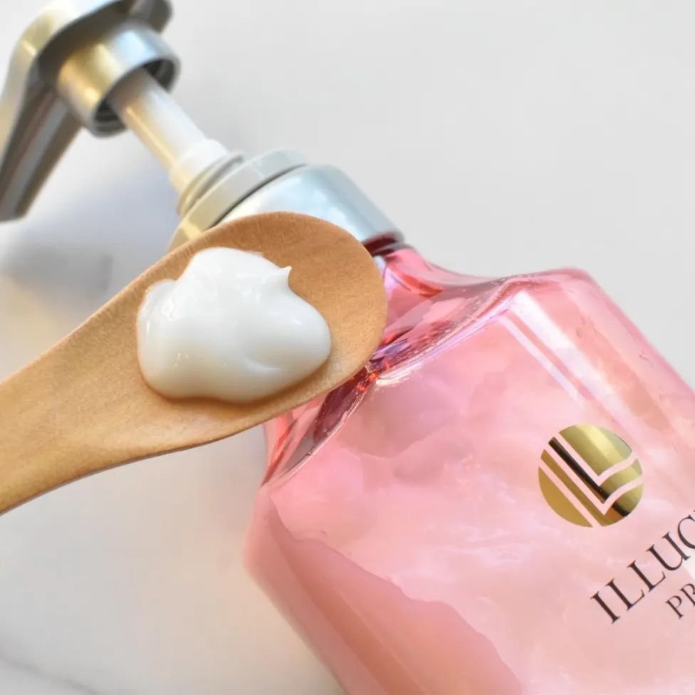 ホーユー ILLUGEのクチコミ「イリュージュ プロ　
スムース　シャンプー／トリートメント

ピンクのボトルのスムースタイプは.....」（3枚目）