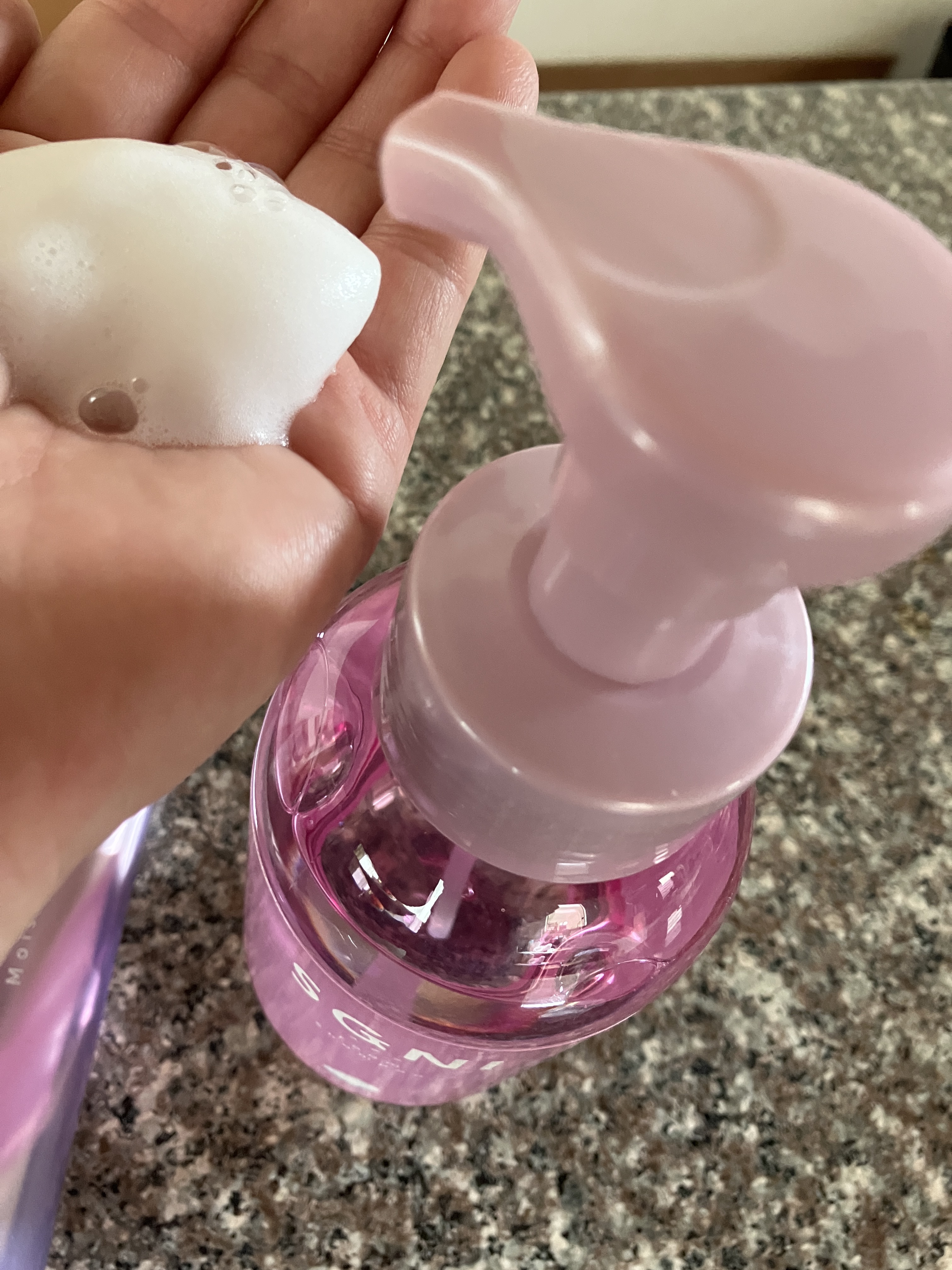 モイスト泡シャンプー〈フローラルムスクの香り〉 本体（480ｍL）/SGNI/市販シャンプーを使ったクチコミ（1枚目）