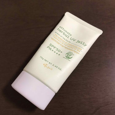 エテュセ ハーバルUVジェリー〈顔・からだ用日やけ止めジェル〉70g
グレープフルーツの香り
SPF50+・PA++++
1350円（税抜）



20歳を超え、細かいシミができ始めたので、
夏だけじゃ