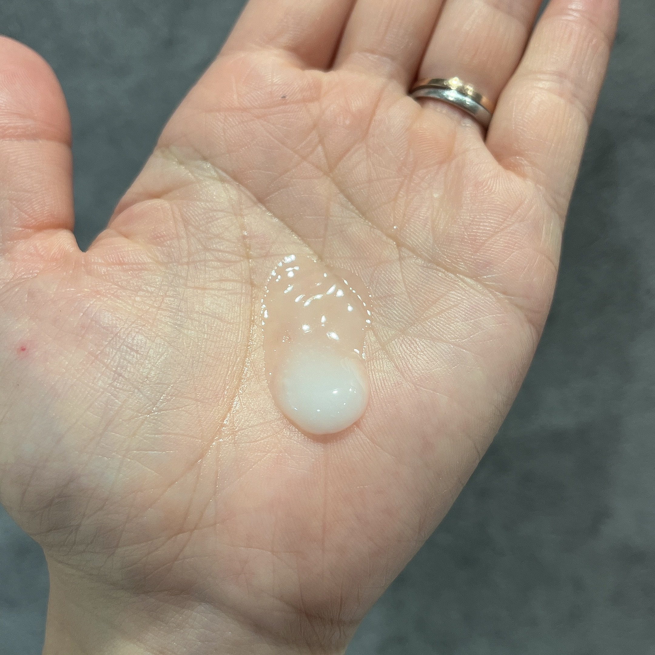 ミラクルズ うるおいブーストミルクウォーターセラム/パンテーン/アウトバストリートメントを使ったクチコミ（3枚目）