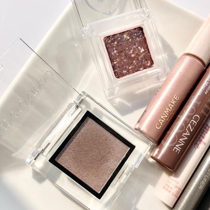 しろいぱんだ on LIPS 「#今日のメイクレッド×グレー花粉で目が腫れぼったいのでシャキッ..」(4枚目)