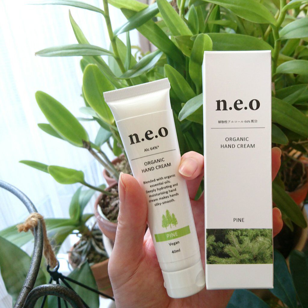 アルコール除菌できる🌿オーガニックハンドクリーム

ネオグルーヴさんからいただきました。
除菌機能を持ちながらも
精油の香りが癒される
ジェル状のオーガニックハンドクリーム✨

❇️n.e.o.
オーガニックハンドクリーム
〈PINE〉
