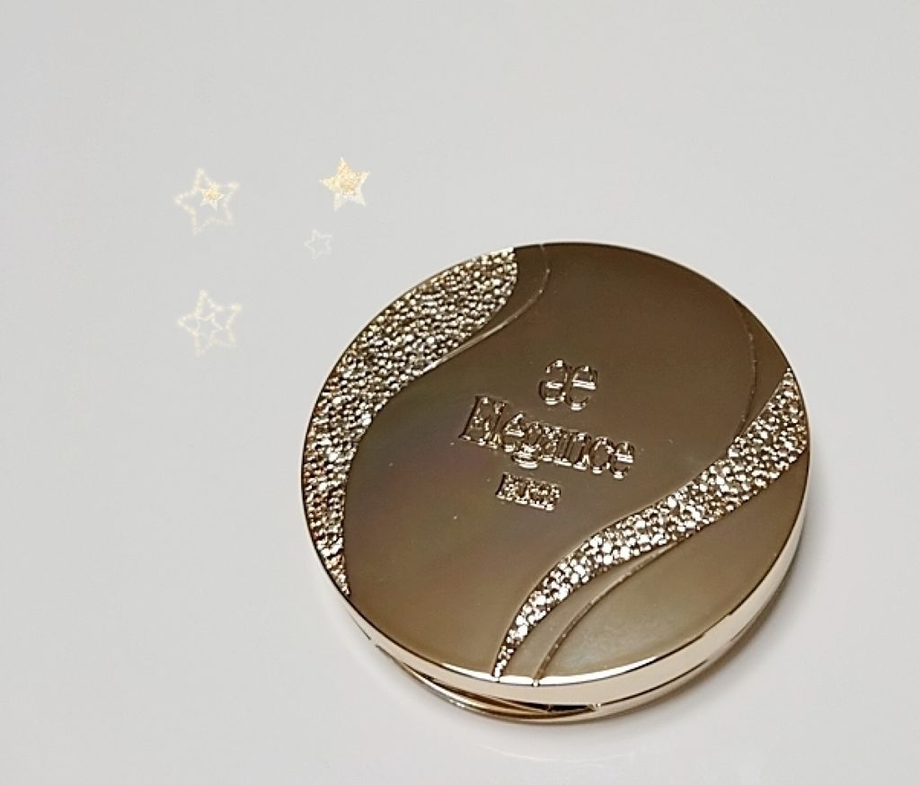 エレガンスのクリームチーク🧡🐥
クリームチークが欲しくて、夏っぽくなりたくて、
買ってみました(๑´ω`๑)


色はOR201で3gで3000円です

3枚目に無加工スウォッチ濃いめに載せました🐥
左側は少しぼかしてあります。


