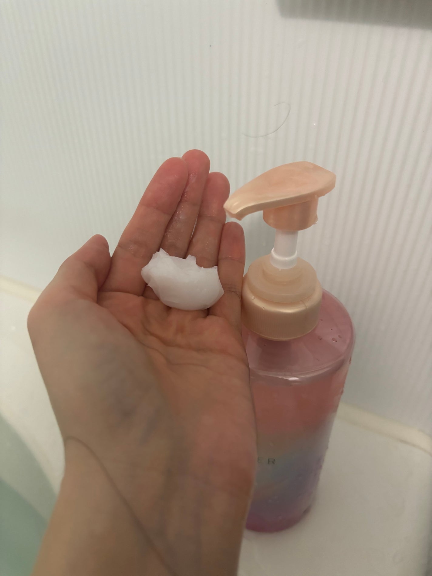 エッセンシャルプレミアム バリアシャンプー・コンディショナー シルキー&スムース/エッセンシャル/市販シャンプーを使ったクチコミ(7枚目)