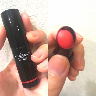 チークにもリップにもなる、コンパクトな口紅型のマルチカラーです💄

使用色は006のローズ？サーモンピンク？レッド？の中間っぽい色です。

色味は２枚目の写真の感じで、
ぼかせばほんのりとした発色のチー