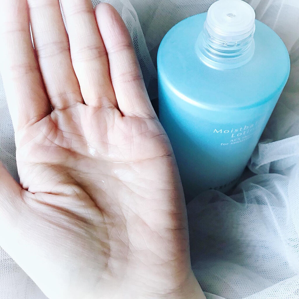 水のようにさらっとしていて肌なじみ◎だけどしっとり潤う感じが魅力です。
これだけで潤いが持続するわけではありませんが、クセの無いシンプルな化粧水なので現状維持したいときに使いやすいですね。
大容量だけどバシャバシャ使いたくなってしまうので、