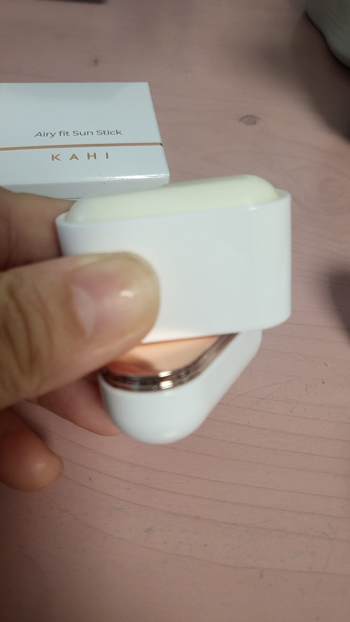 エアリーフィットサンスティック/KAHI/日焼け止めスティックを使ったクチコミ(2枚目)