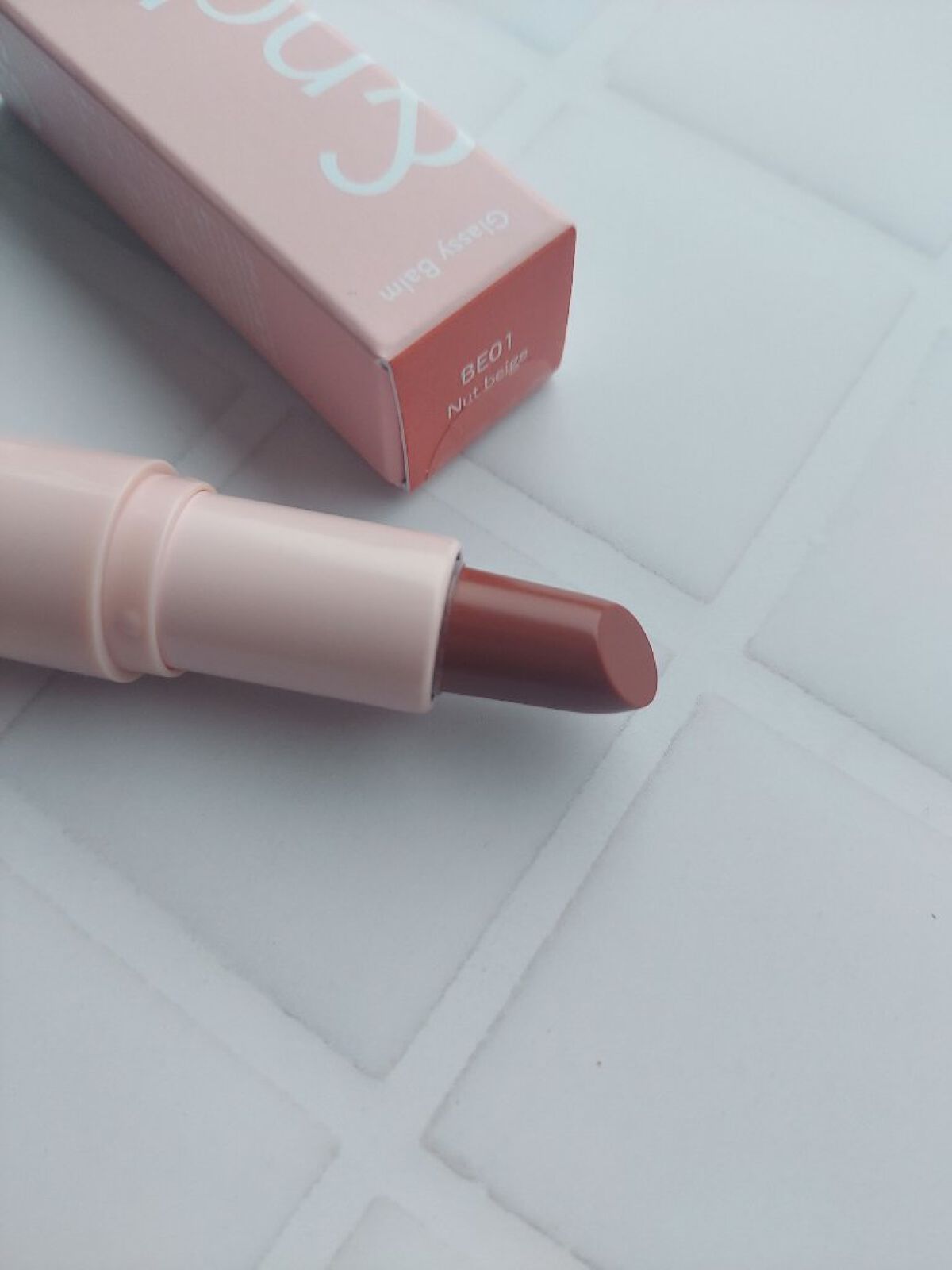 アンドバイロムアンド グラッシーバーム BE01 ナッツベージュ/&nd by rom&nd/口紅を使ったクチコミ（2枚目）