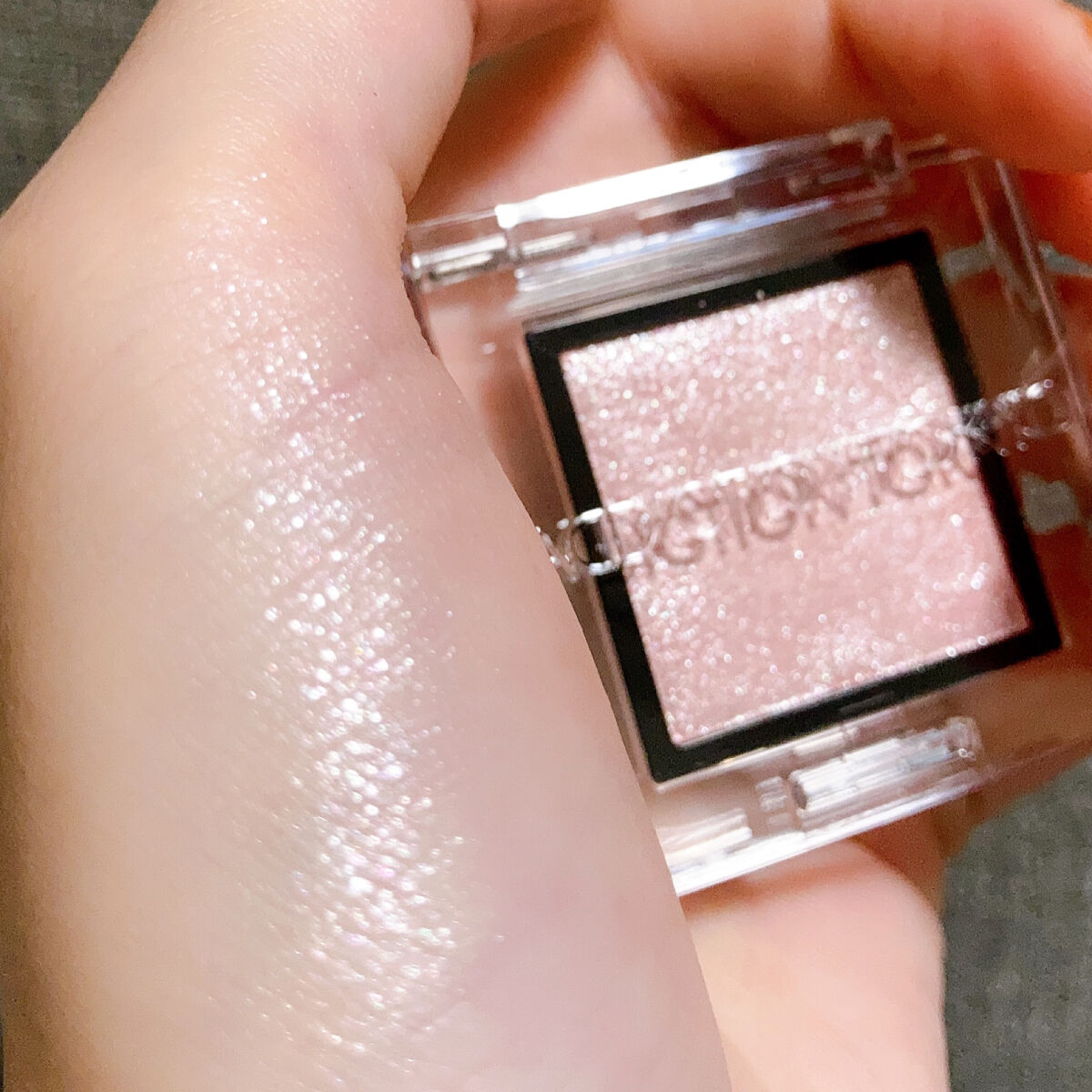 アディクション ザ アイシャドウ スパークル 012SP Tiny Ballerina/ADDICTION/単色アイシャドウを使ったクチコミ（3枚目）