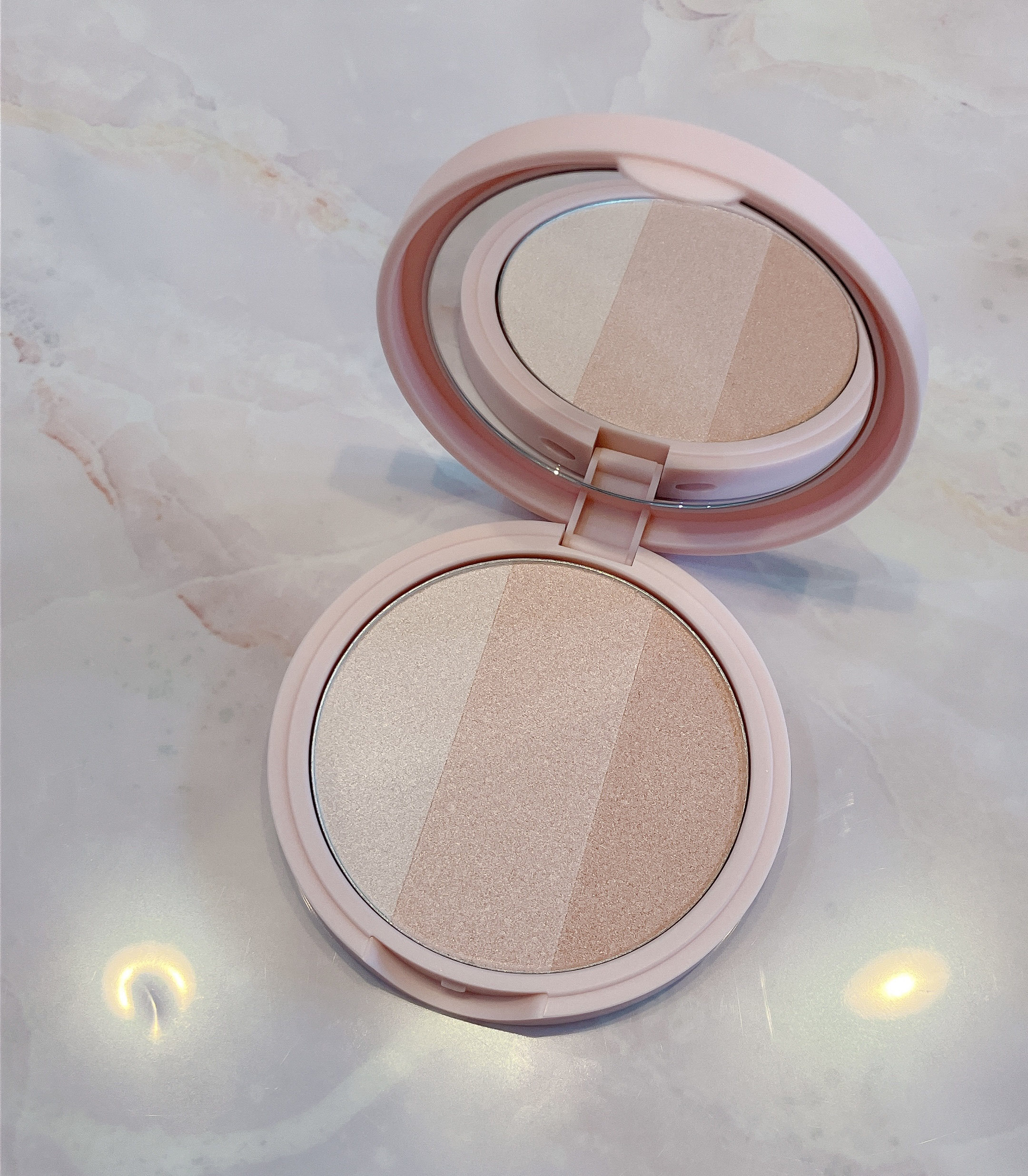 アートクラスバイロダン ハイライター #2 ルミナス/too cool for school/パウダーハイライトを使ったクチコミ（1枚目）