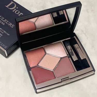 ベルベット質感で上品eye✨✨✨


Diorのサンククルールクチュールから限定の、
ベルベットエディションが登場。

いつもと一味違うベルベットの質感が非常に可愛かったので、ご紹介します！！


ポイ