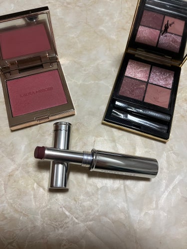 YVES SAINT LAURENT BEAUTE
クチュール ミニ クラッチ
#400
バビロン ローズ

バビロンローズ
ほんとかわいくて好き❤️❤️
定期的に使いたくなるかわいいカラー😆✨
他のカ