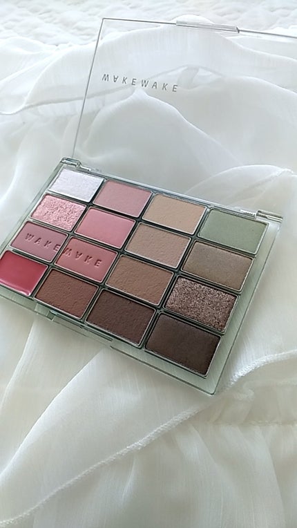 ソフトブラーリングアイパレット/wakemake/アイシャドウパレットを使ったクチコミ(2枚目)