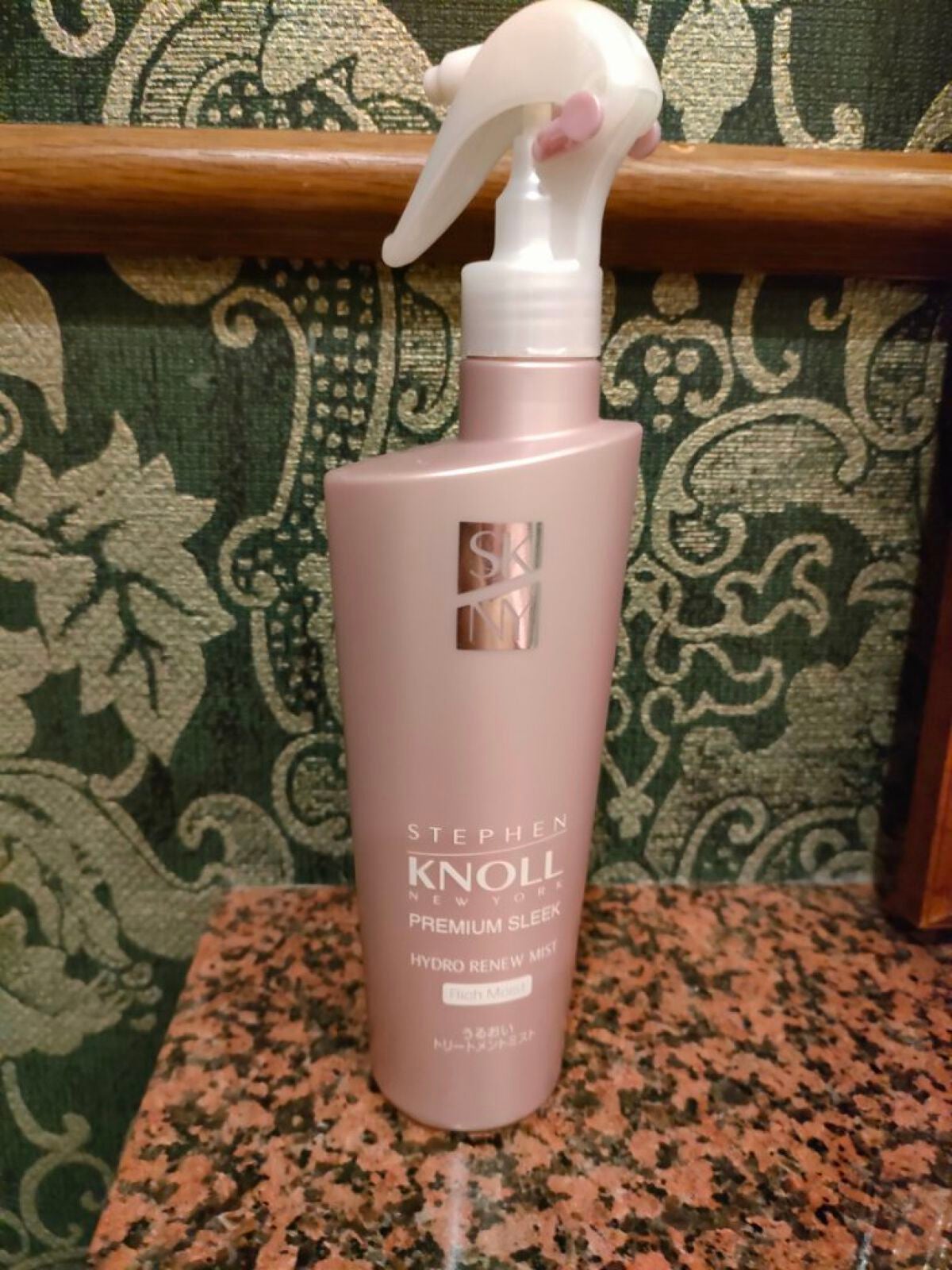 プレミアムスリーク ハイドロリニュー ミスト リッチモイスト(しっとりタイプ)/スティーブンノル ニューヨーク/ヘアミストを使ったクチコミ(1枚目)