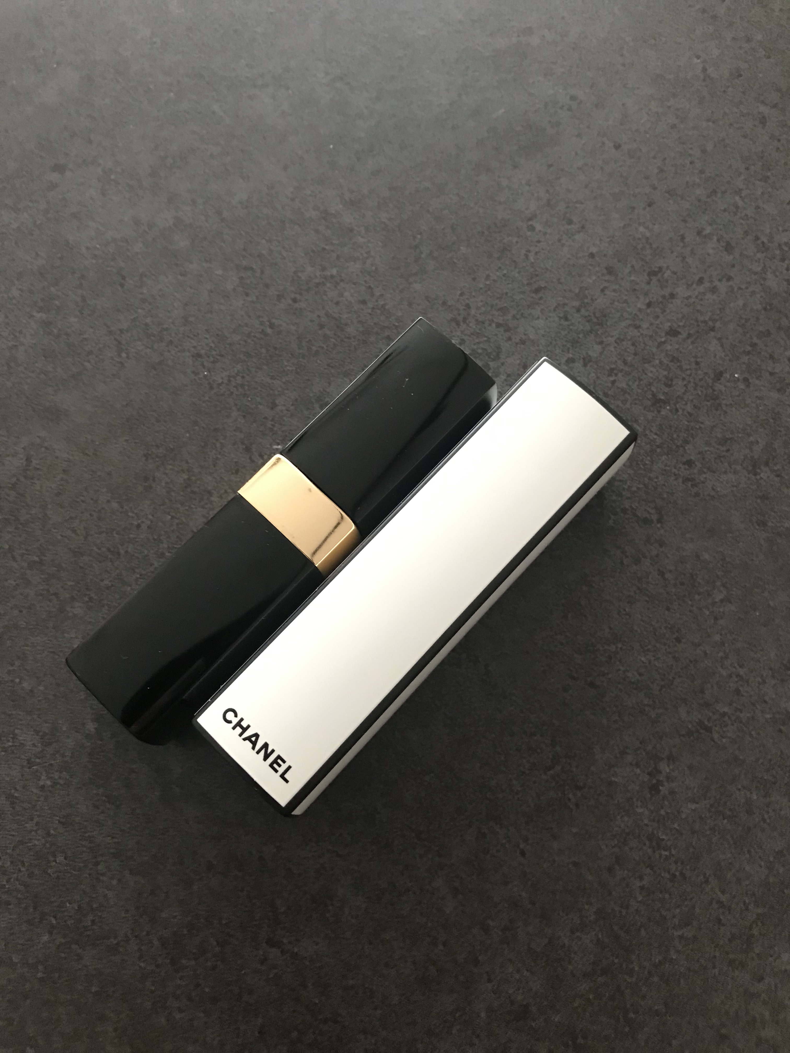 ルージュ アリュール ヴェルヴェット ニュイ ブランシュ/CHANEL/口紅を使ったクチコミ（1枚目）