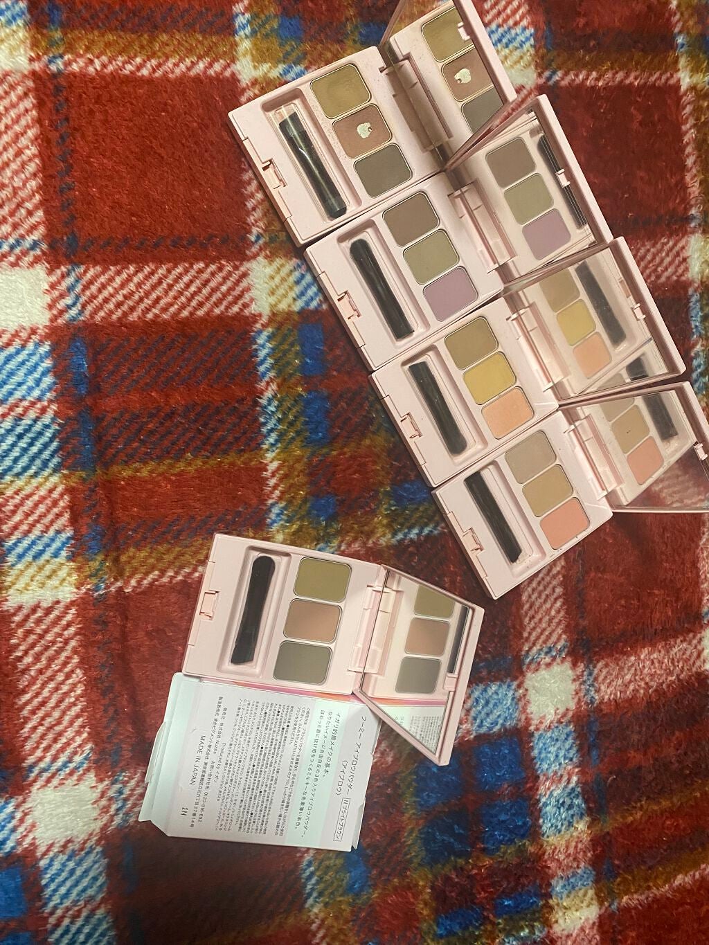 kanan on LIPS 「フーミーのアイブロウパウダーにハマって集めています。ロゼブラウ..」(1枚目)