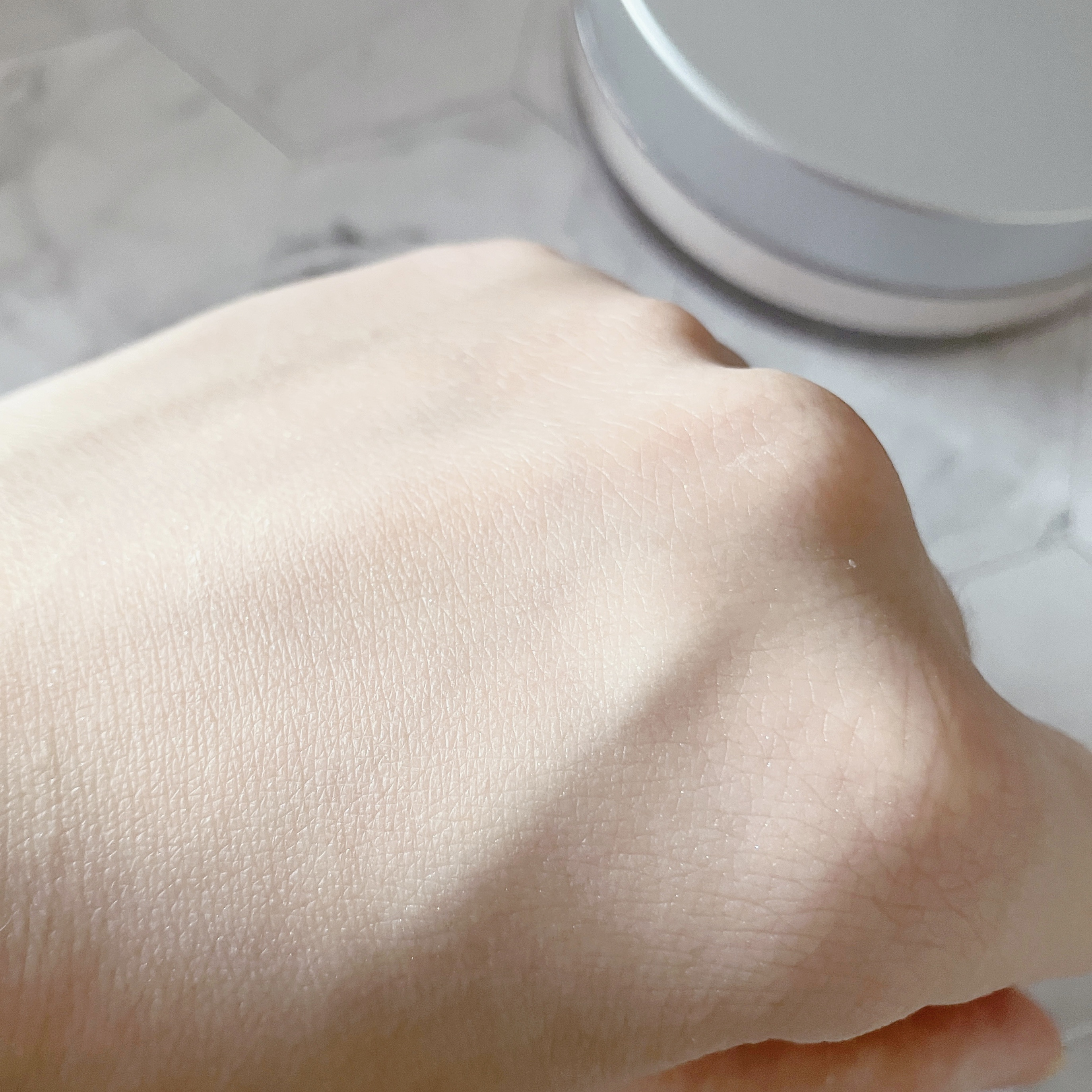 スージー エキスパート マイクロエアリーパウダーＦ/SUSIE N.Y./ルースパウダーを使ったクチコミ（3枚目）