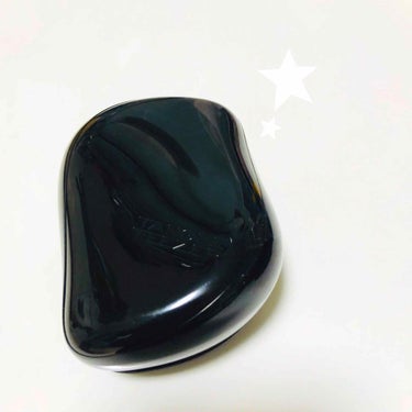 ☆TANGLE TEEZER コンパクトスタイラー☆

#TANGLETEEZER #タングルティーザー


これで髪をとかすとサラサラになるので気に入っています

サイズ感がコンパクトで、カバーがつい