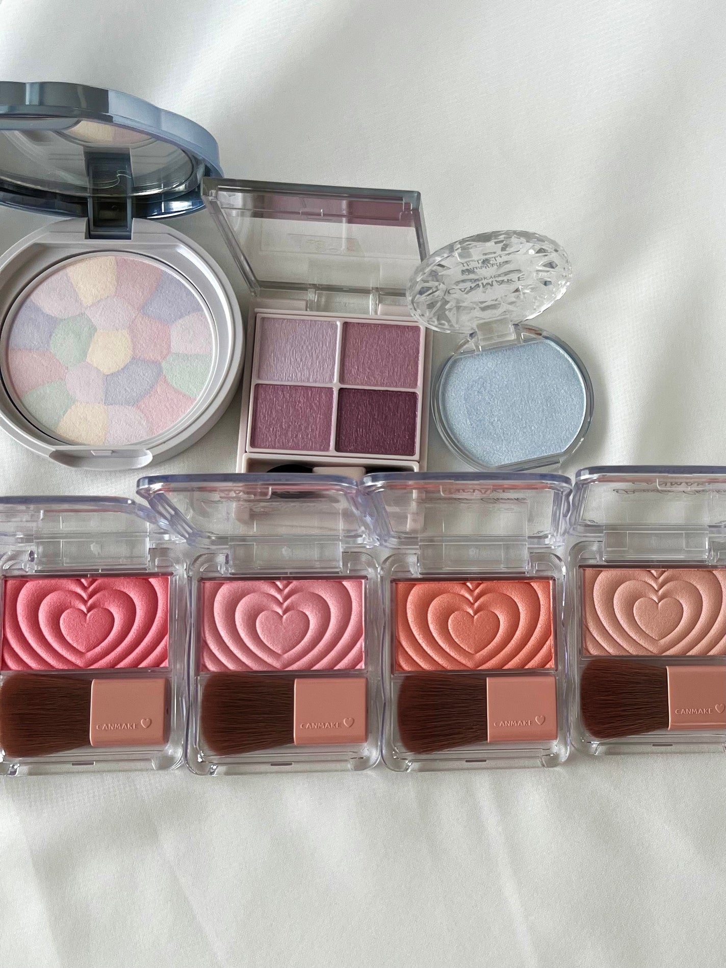 Tomoko/見えない世界から届ける“儚げ透明感メイク“ on LIPS 「5月下旬発売のキャンメイクの新作全種類ゲットしちゃった🤣大量だ..」(1枚目)