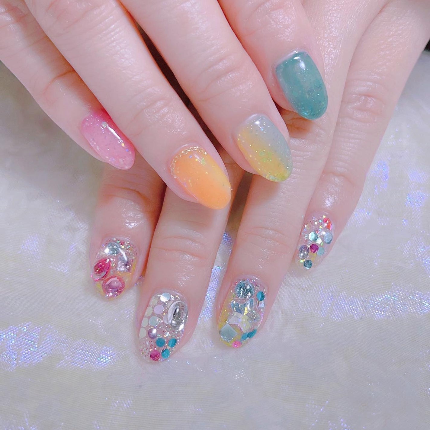 なかやまちえこ on LIPS 「アシメネイル🏝⠀⠀@aldiousmarinaさん⠀デザインイ..」(2枚目)