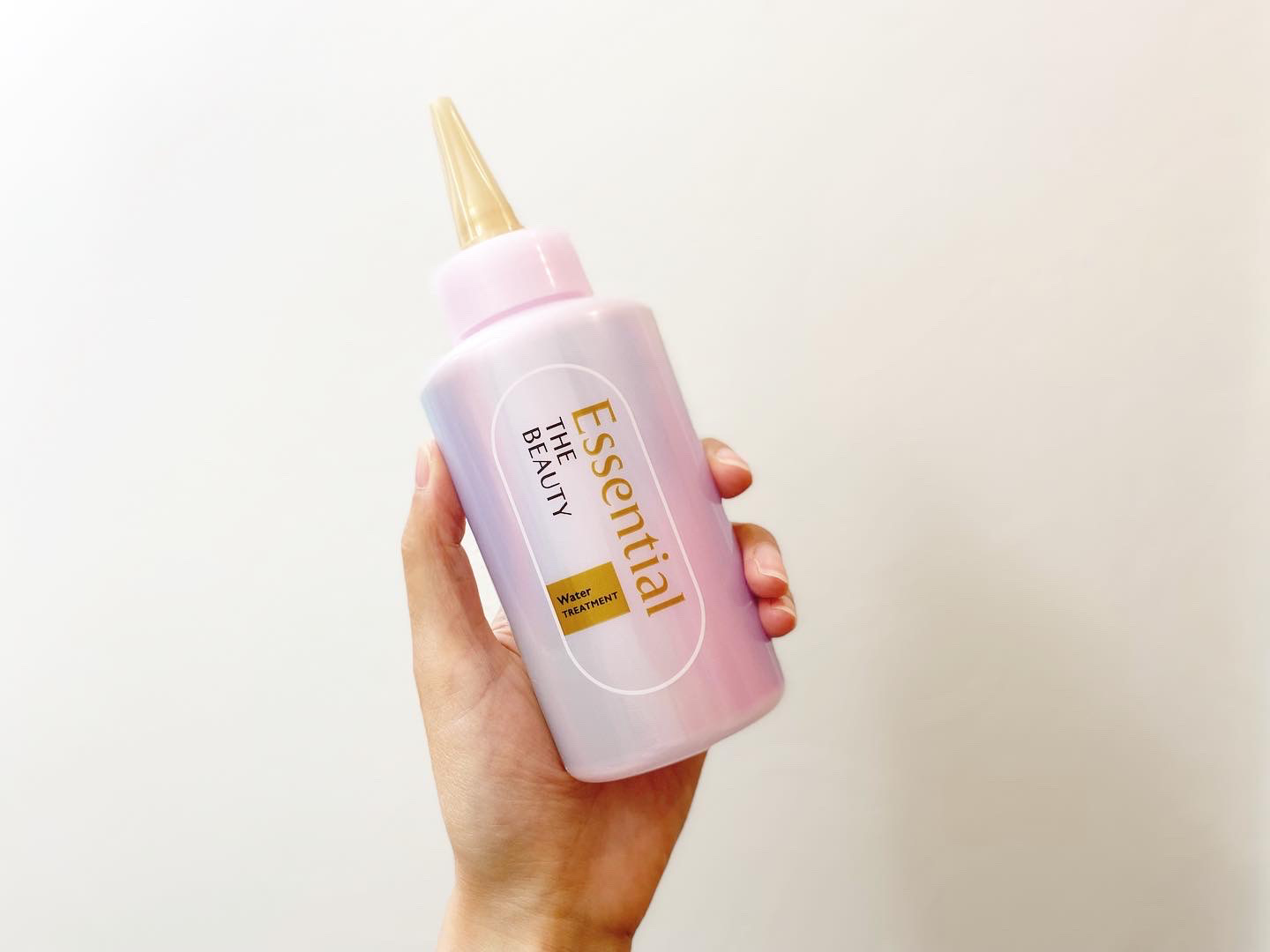 💠💠💠💠
.
ブリーチ髪でも！海帰りでも！
人魚のようなつるサラ髪が1日続く！

日中髪がからまる、
ブリーチを繰り返して髪がギシギシ。
そんな方にオススメ◎

もうまさに私がこれ。
絡まりまくりだし、
毛先とかはブリーチしすぎで
