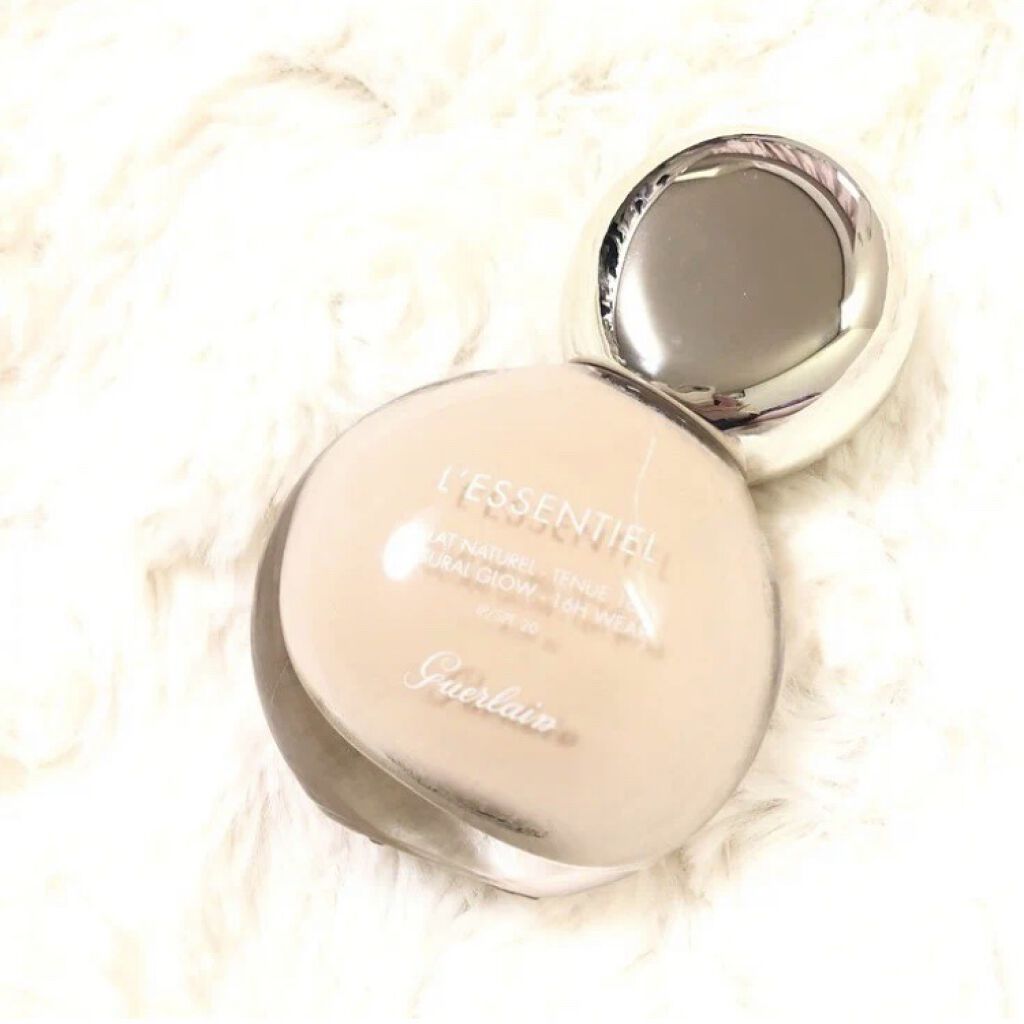 久々に使いましたが、このファンデーションのカバー力は本当にすごいです!!

指でポンポンとうす〜く伸ばすだけで
アプリのフィルターをかけたような
つやっと陶器肌に✨
(フィルターなしの写真なので端の方マスク荒れしててごめんなさい💦)

シ