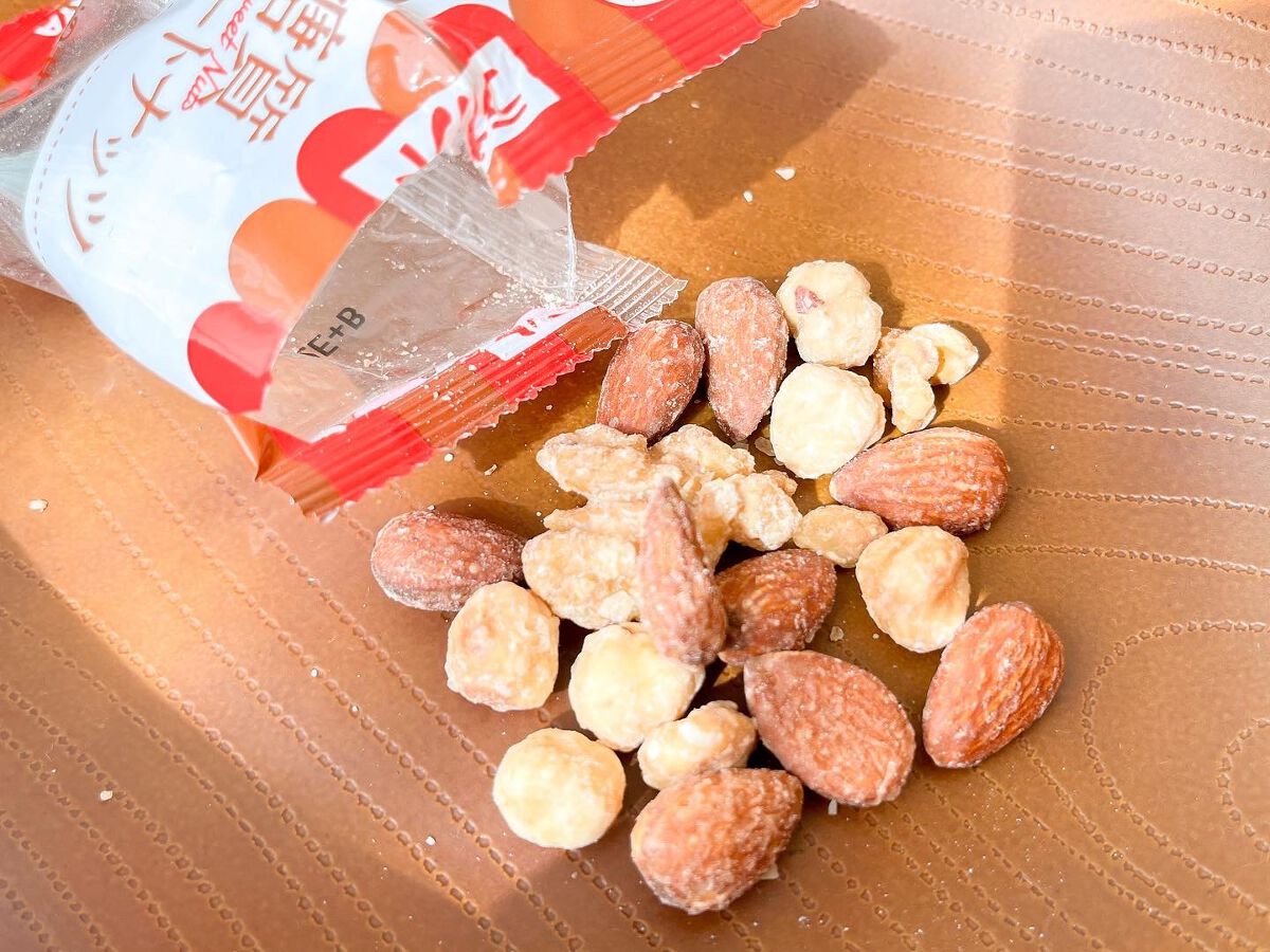 ラカント 低糖質３種のスイートナッツ/ラカント/低糖質食品を使ったクチコミ（2枚目）