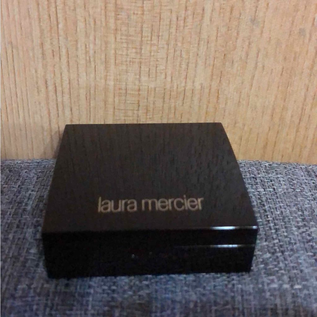 シークレット ブラーリング パウダー フォー アンダー アイズ/ローラ メルシエ/プレストパウダーを使ったクチコミ(3枚目)