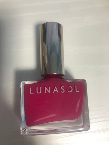 LUNASOLのDamask Rose使ってみました。色めっちゃかわいくて気に入りました！

・筆 
細★★★★☆太 
・塗りやすさ 
難★★★★★易 
・透け感 
低★★☆☆☆高 
・速乾性 
遅★★