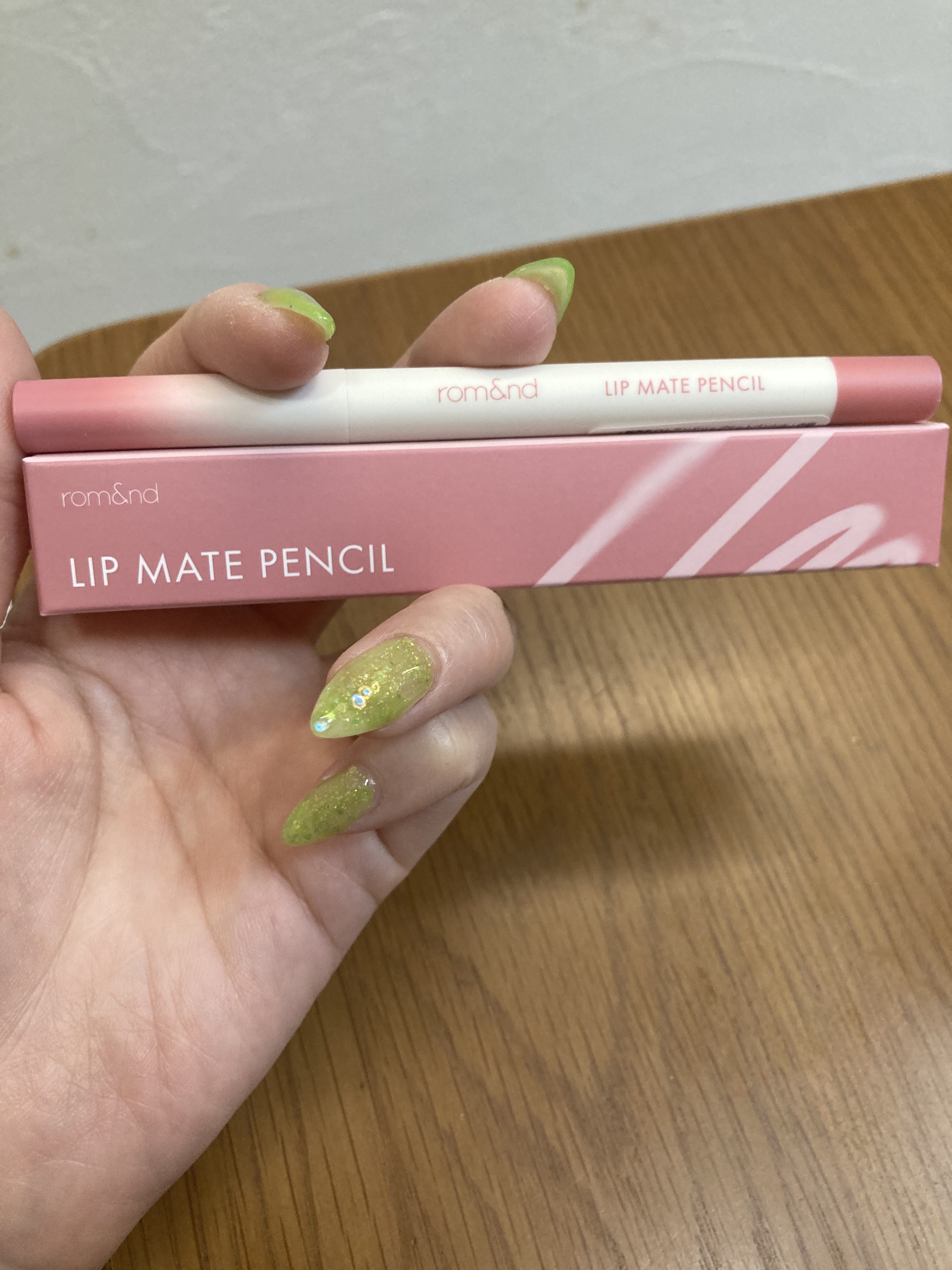 rom&nd リップメイトペンシル 04 フィグブリーズ(FIG BREEZE)/rom&nd/リップライナーを使ったクチコミ（1枚目）