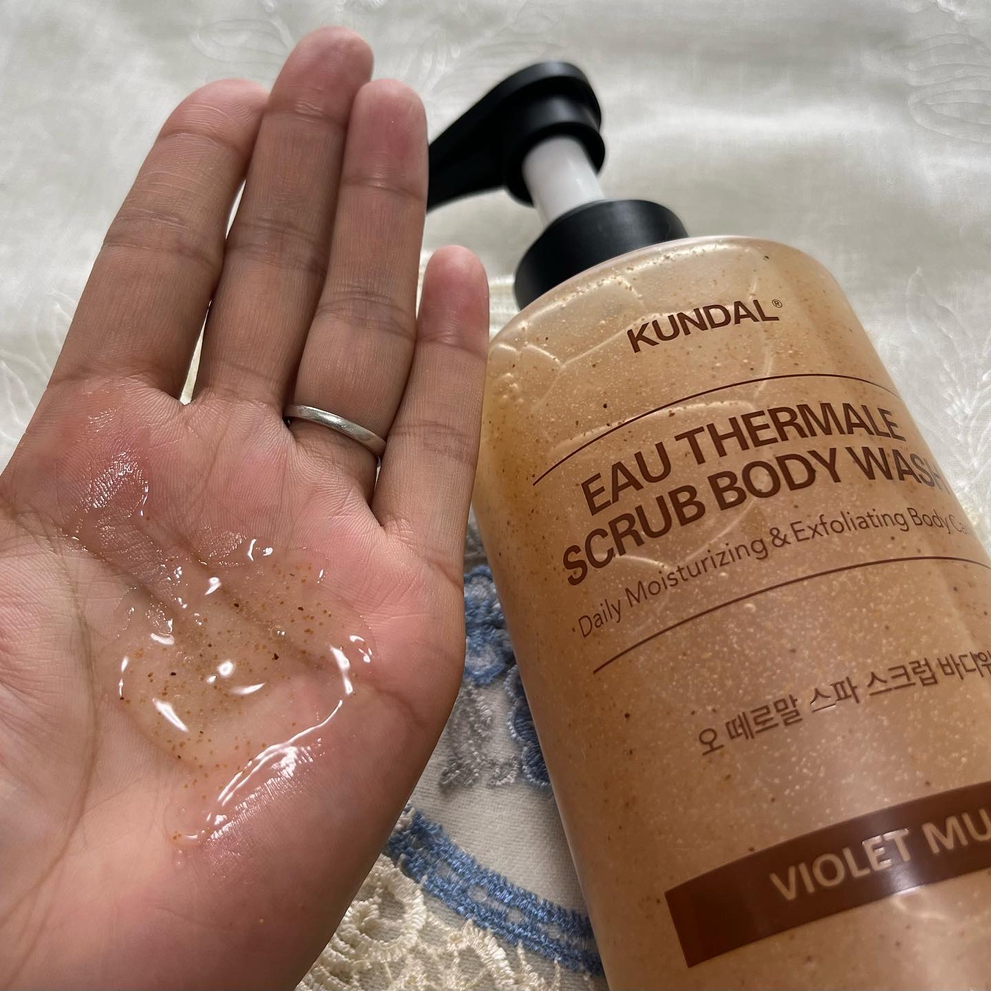 スクラブボディーウォッシュ/KUNDAL/ボディスクラブを使ったクチコミ（2枚目）