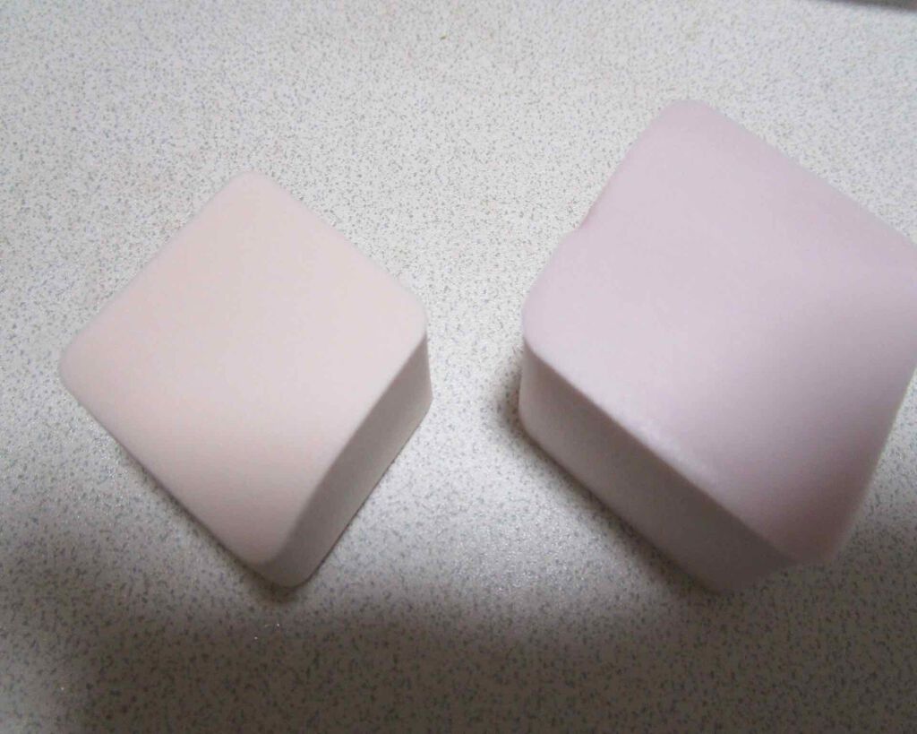 メイクアップスポンジ（バリューパック、ハウス型、１４個）/DAISO/パフ・スポンジを使ったクチコミ（2枚目）