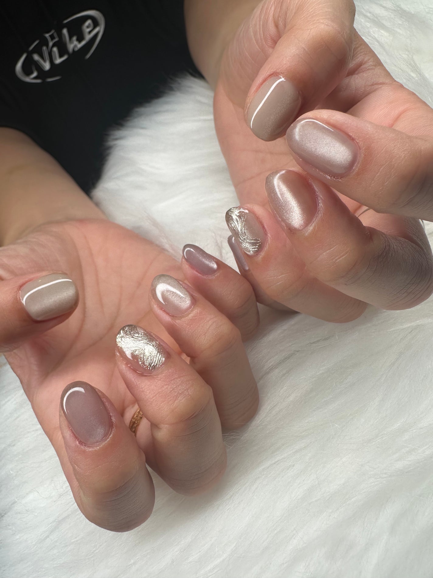 ちゃーん♡ on LIPS 「ジェルネイル#ジェルネイルデザイン#マグネットネイル#グレーネ..」(1枚目)