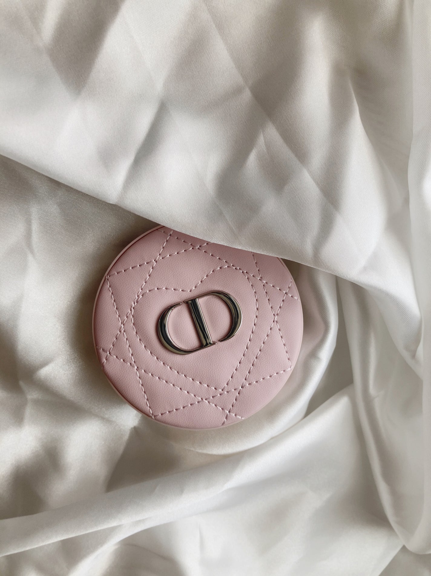 くらげ on LIPS 「最近買ったDiorのコンパクトミラー!ジルスチュアートのコンパ..」(1枚目)