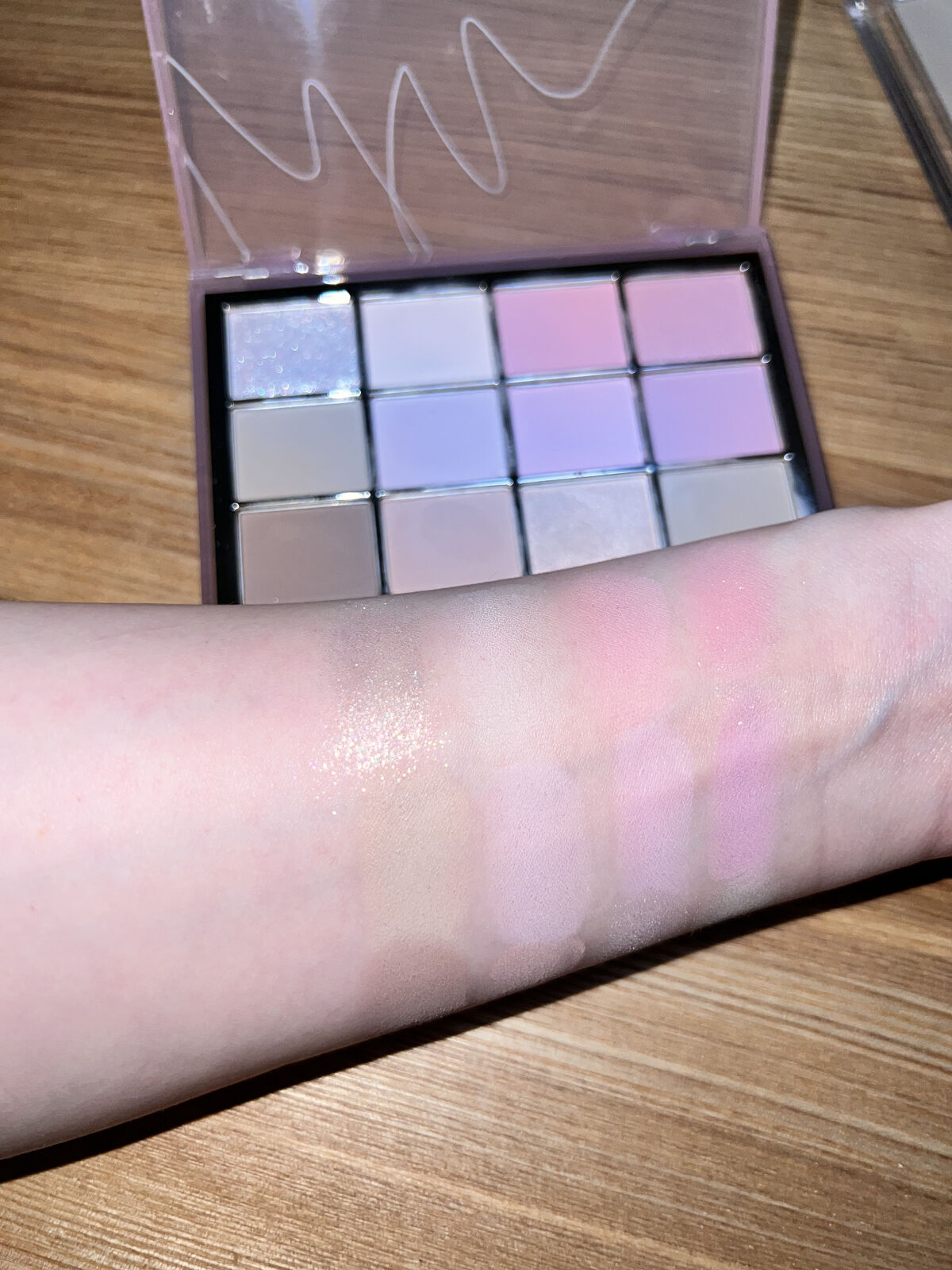 ソフトブラーリングアイパレット/wakemake/アイシャドウパレットを使ったクチコミ（2枚目）