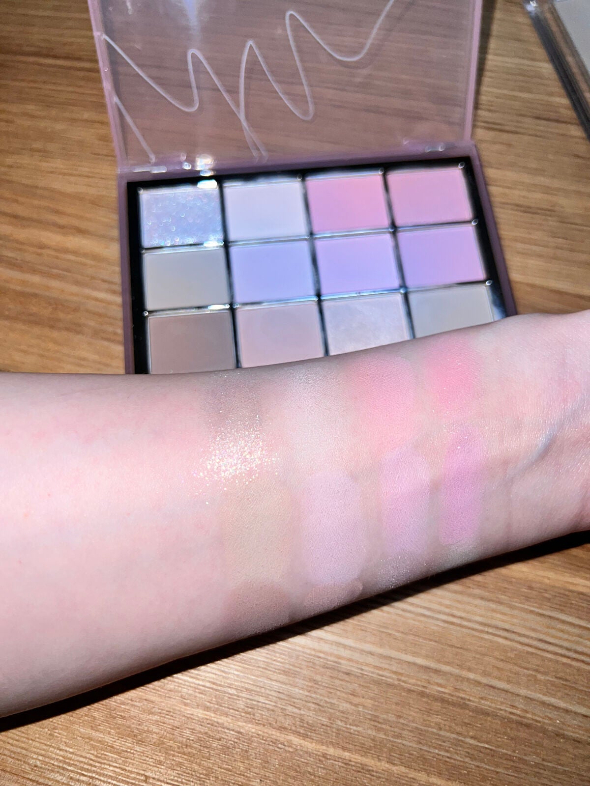 ソフトブラーリングアイパレット/wakemake/アイシャドウパレットを使ったクチコミ(2枚目)